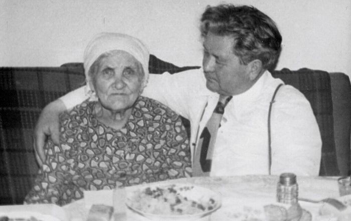 Яков Сергеевич с мамой Софией Феодоровной