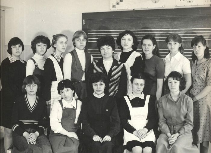 Неля Васильевна Реутова с учениками 1981 год