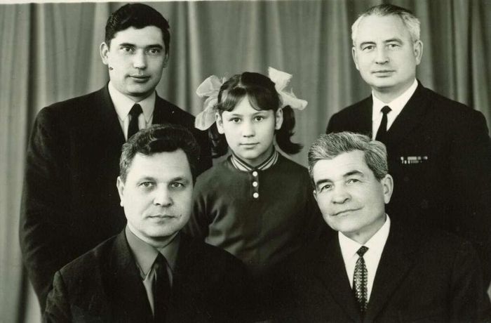 Асмолков Иван Сергеевич с братьями и дочерью