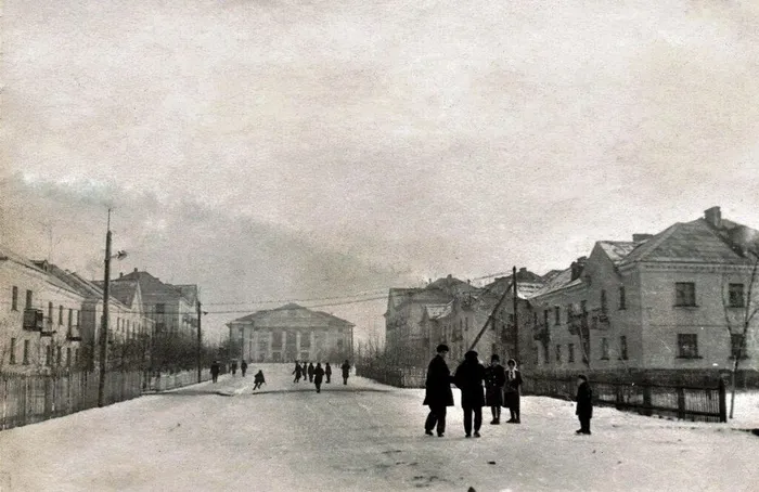 Красный брод 1968 год, ул.Комсомольская, вдали ДК "Горняк"