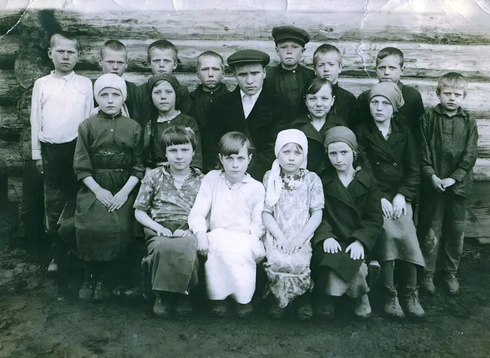 Ющенко Н.П. среди учеников 20.05.1939 г.