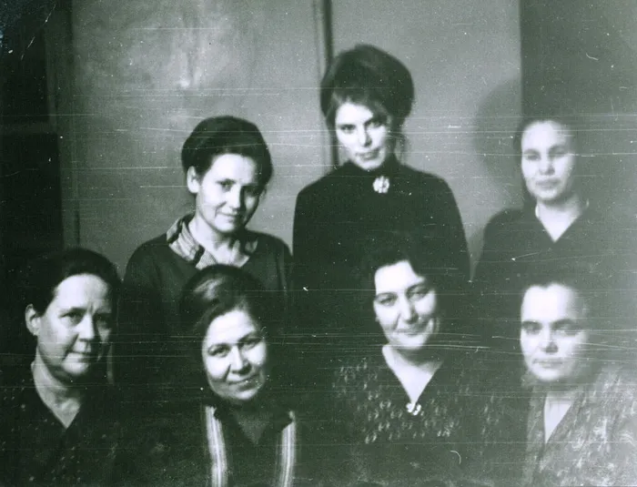 25 февраля 1972 года второй ряд сверху Шулепко А К, Рогова Л П, первый ряд справа внизу  Титенко Е П