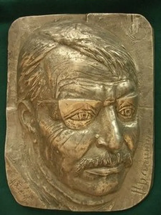 Барельеф Николая Ивановича Бачинина