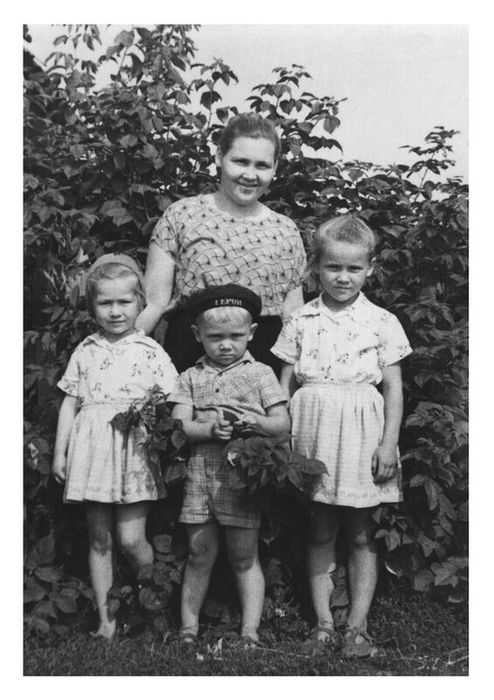 Екатерина Ивановна с детьми